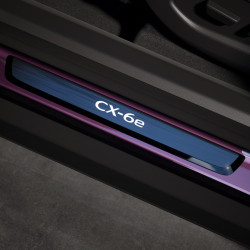 Plaques de seuil de porte illuminées acier inoxydable foncé Mazda CX-6e | Accessoires Mazda