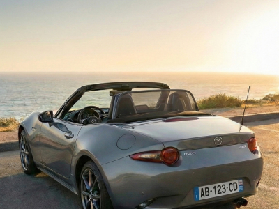 Filet anti-remous ou saute-vent rigide : quelle solution pour votre Mazda MX-5 ?